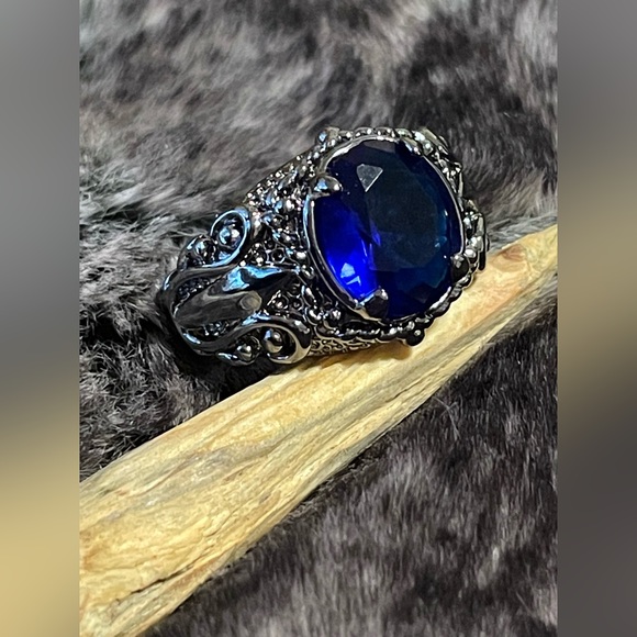 Smooth Alloy / sapphire-like stone size 9.5 Ring | truly gorgeous - Picture 2 of 12